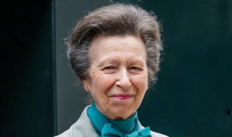 La Princesa Ana de Inglaterra está hospitalizada por una conmoción cerebral