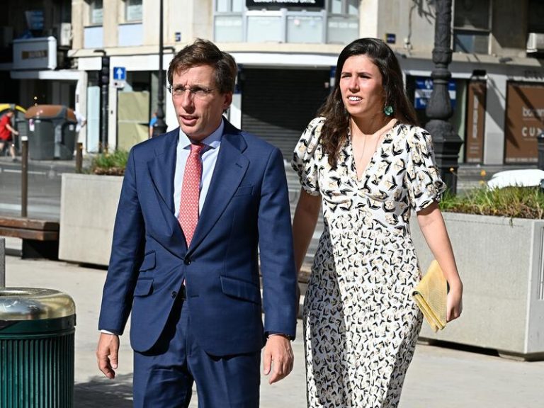 José Luis Martínez-Almeida y Teresa Urquijo, de nuevo felices en la boda de Natalia Santos Yanes