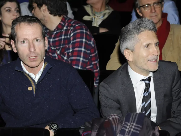Marlaska y su marido se presentan en la fiesta del rey de la baraja junto a la flor y nata de Madrid