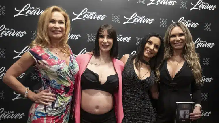 Mari Cielo Pajares saca pecho de su nuevo libro con tres amigas muy especiales