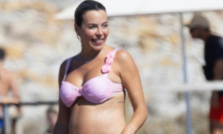 Alba Silva de vacaciones en Ibiza presume de tripita de embarazada