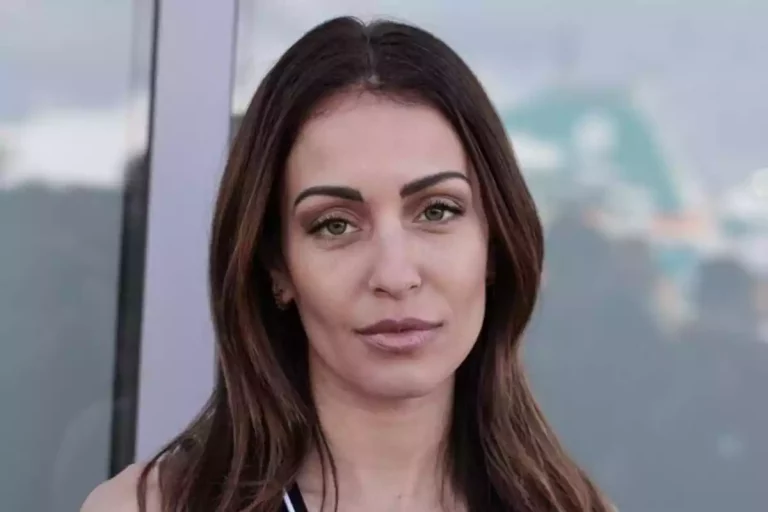 Hiba Abouk es la siguiente en la lista de Álvaro Muñoz Escassi