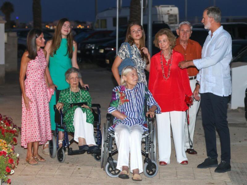 La infanta Sofía y la princesa Leonor se fugan sin el permiso de doña Letizia: la familia está asustada
