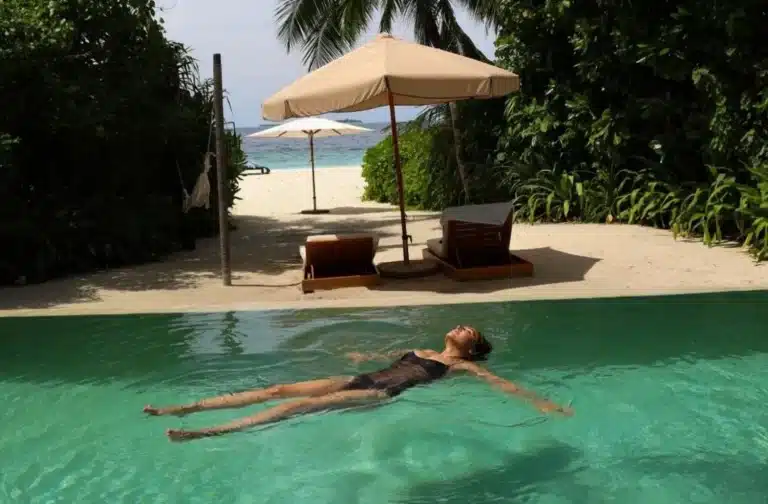Tamara Falcó se gana el sueldo en sus vacaciones pagadas en Seychelles saturando de fotos a sus seguidores