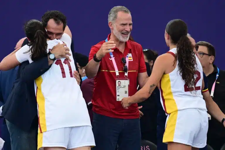 Felipe VI separado de Letizia estas vacaciones