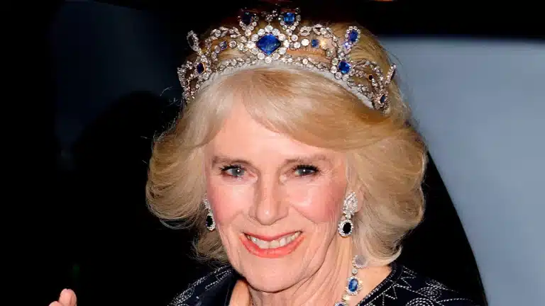 Queen Camilla deslumbra con la tiara de 1.333 diamantes en la apertura del Parlamento