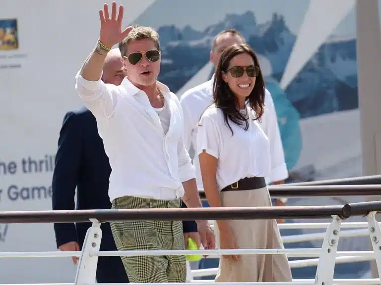Brad Pitt e Ines de Ramon, cómplices y muy enamorados en la final femenina de Roland Garros