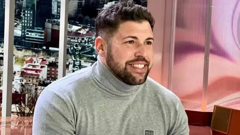 Kike Quintana, el sobrino de Ana Rosa, se cuela en ‘El verano se mueve’ con Ion Aramendi