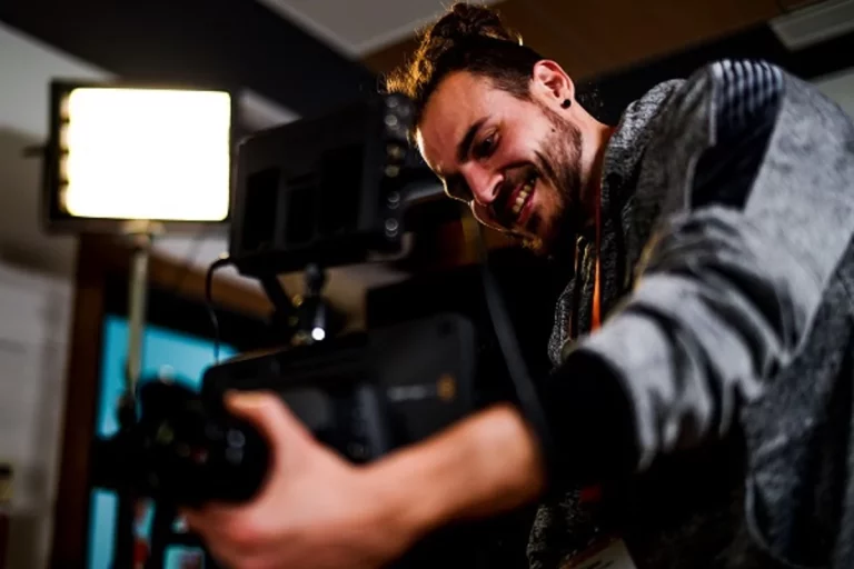 Escuela de Audiovisuales Davante: tu camino hacia la industria del cine y la televisión
