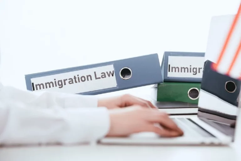 Abogados de extranjería, cada vez más demandados en Madrid