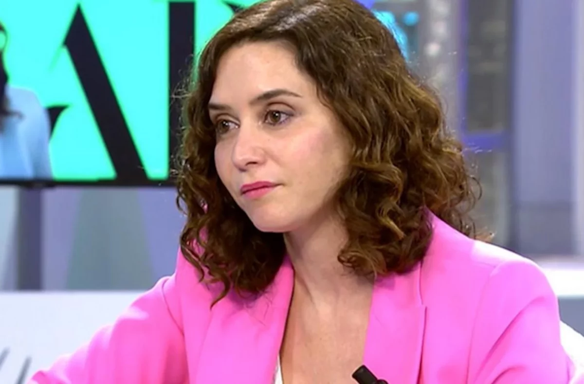 Isabel Díaz Ayuso (47 años): "A las 6 de la mañana ya estoy trabajando y después voy al gimnasio"