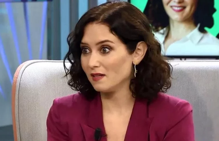 Isabel Díaz Ayuso (47 años): «A las 6 de la mañana ya estoy trabajando y después voy al gimnasio»