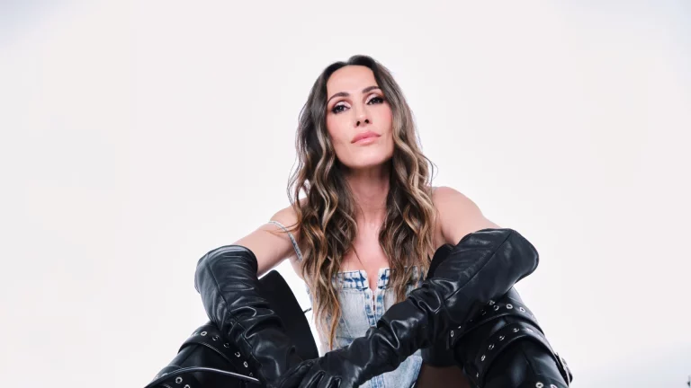 Malú posando para anunciar su gira en Las Ventas