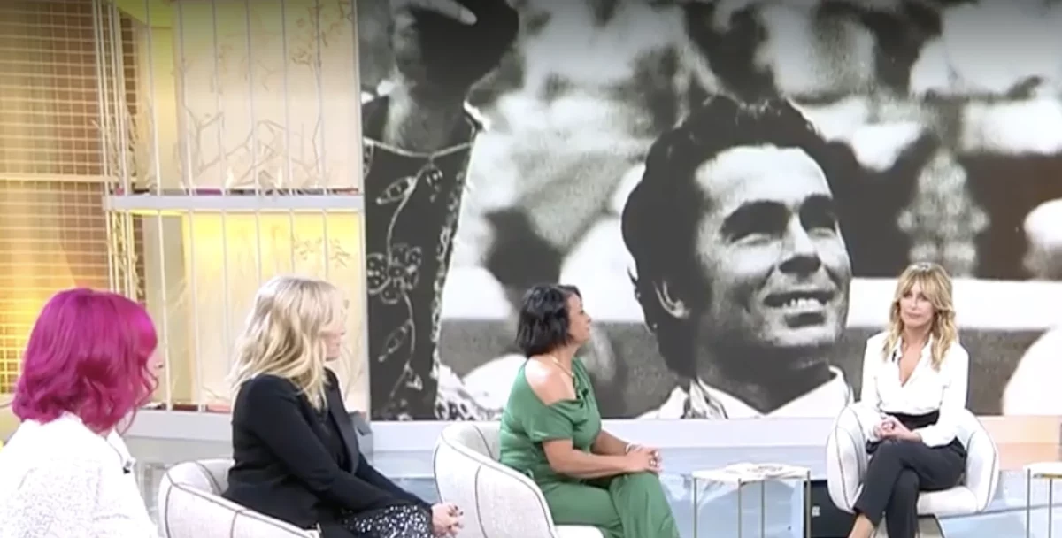 Antonia Muñoz saca la artillería pesada contra los Rivera: "Lo hicimos en la cama de Paquirri" Antonia Muñoz cuenta su versión de los hechos junto a Emma García | Feunte: Telecinco