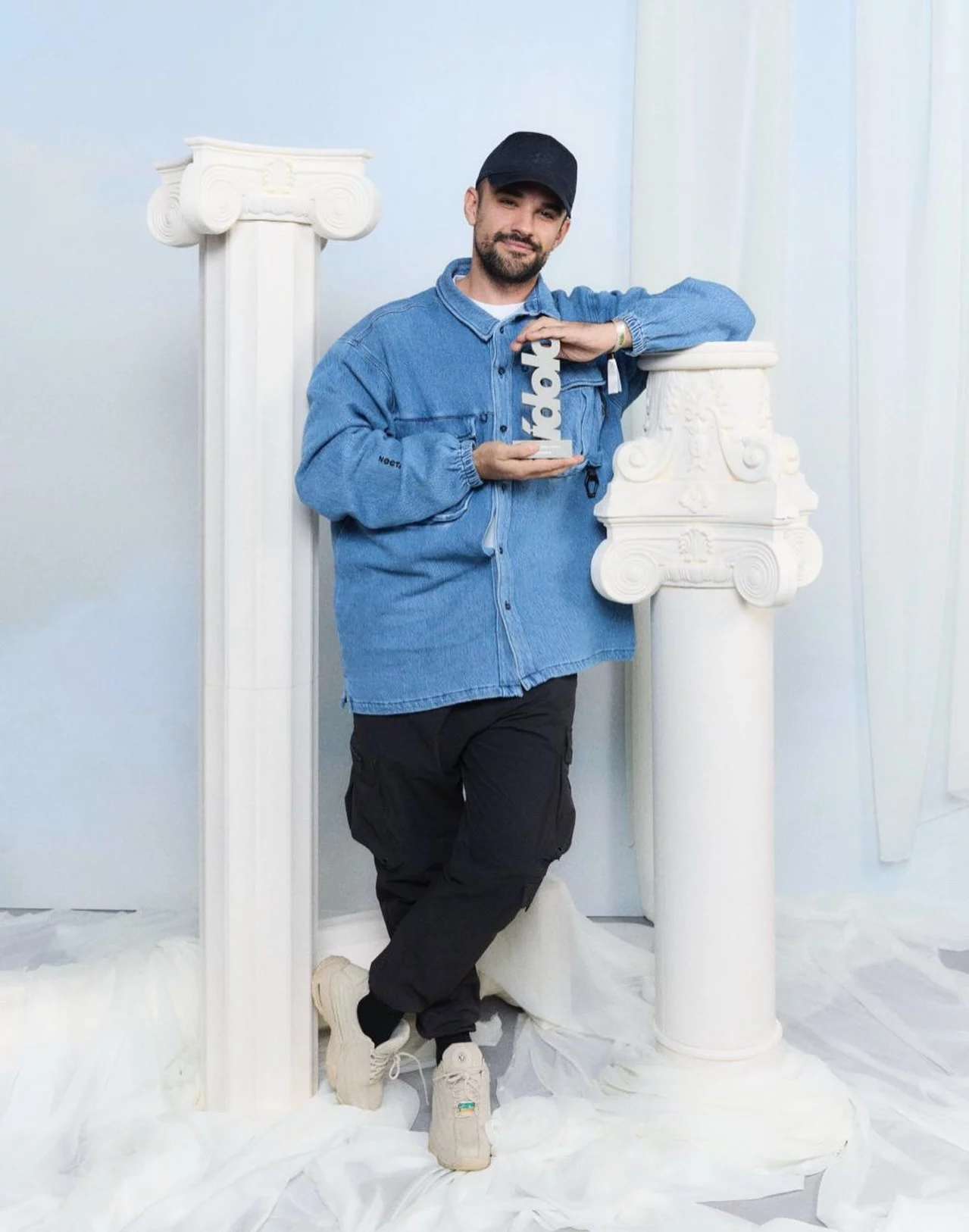 Nerea Pérez de las Heras y su revolucionario discurso en los Idol Awards: "Ya sabíamos que eran neonazis" Illojuan en los Idol Awards 2025