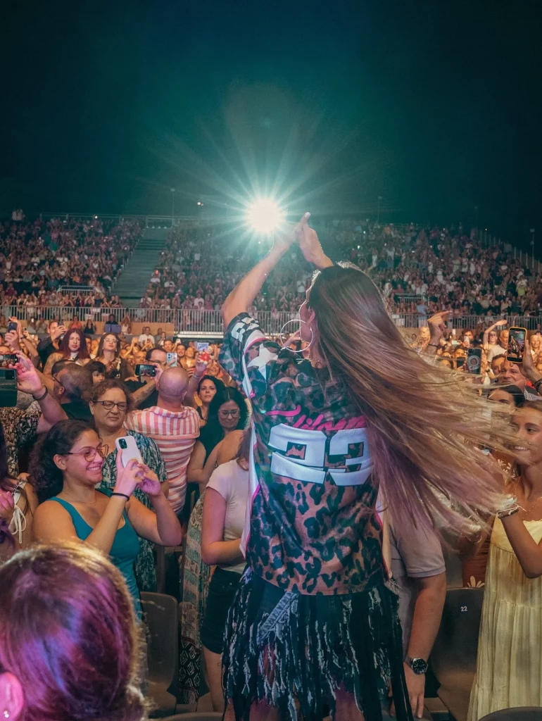 India Martínez se sincera tras dar la noticia más importante de su carrera: "Necesito cuidarme más que nunca" India Martínez disfrutando de uno de sus últimos conciertos | Fuente: @india_martinez_oficial