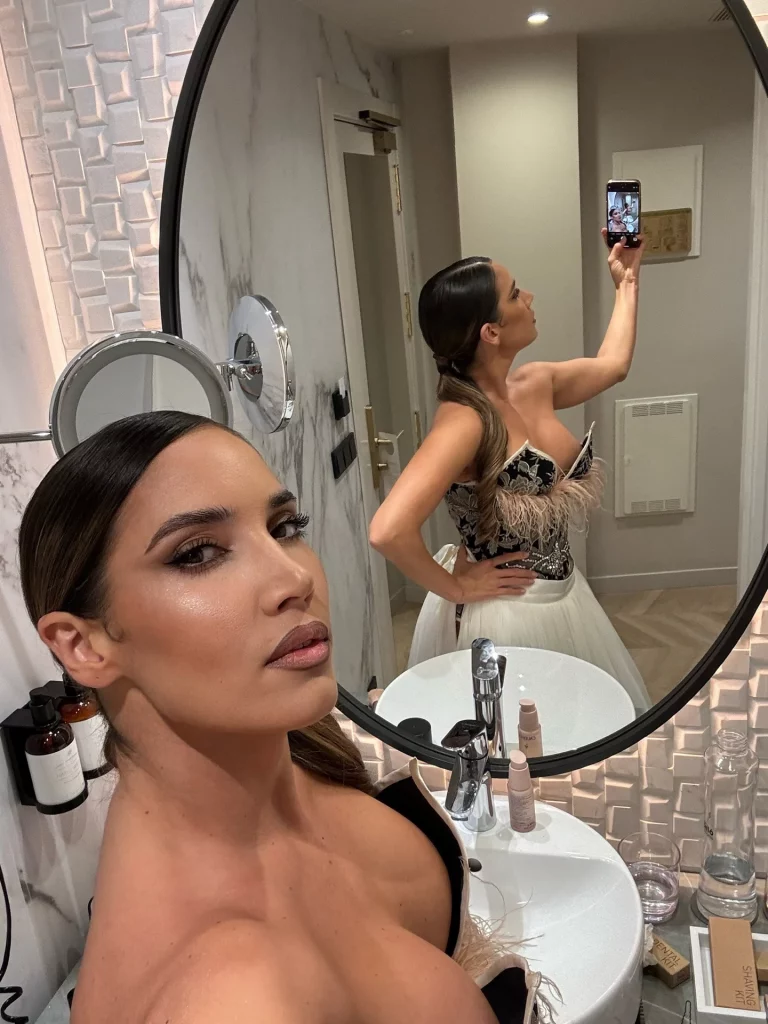 India Martínez se sincera tras dar la noticia más importante de su carrera: "Necesito cuidarme más que nunca" India Martínez posando frente al espejo | Fuente: @india_martinez_oficial