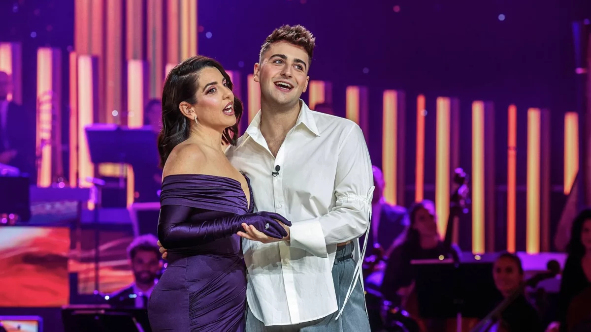 RTVE estrena con éxito 'Aria, locos por la ópera' un talent show diferente que presenta Ruth Lorenzo Ruth Lorenzo y Juanjo Bona en el estreno de 'Aria' | Fuente: RTVE
