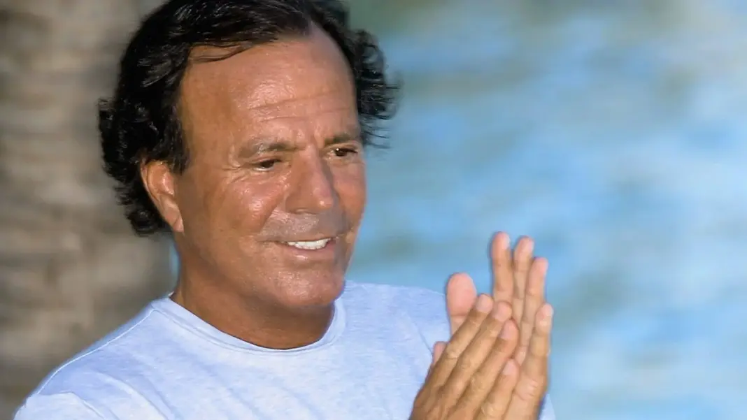Julio Iglesias sonriendo. (Foto: Instagram)