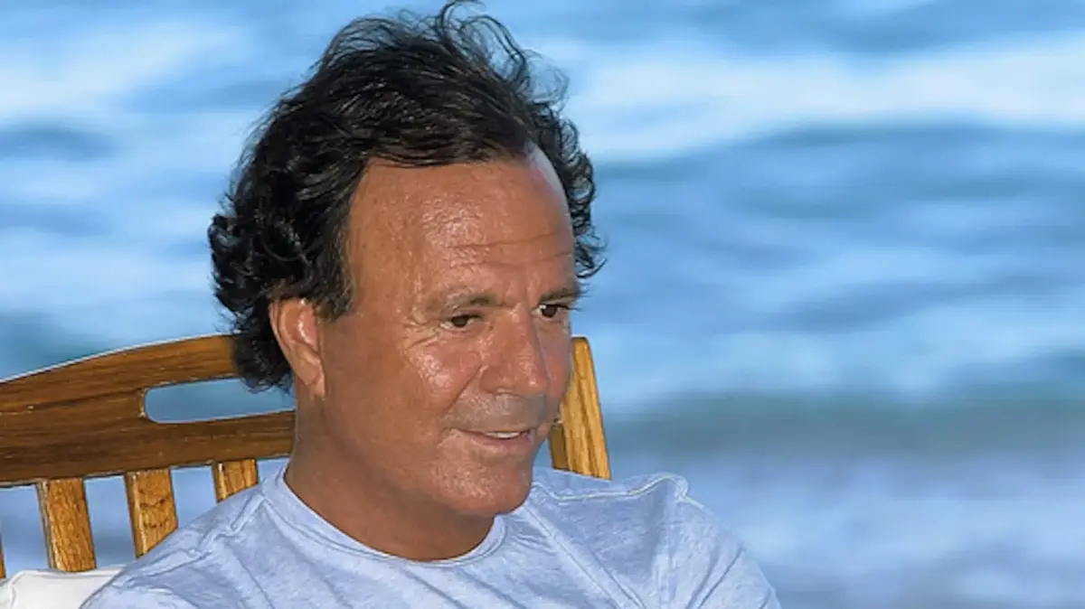 Mario Vaquerizo confirma lo que muchos están sospechando de Julio Iglesias Julio Iglesias posando. (Foto: Instagram)