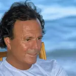 Julio Iglesias posando. (Foto: Instagram)