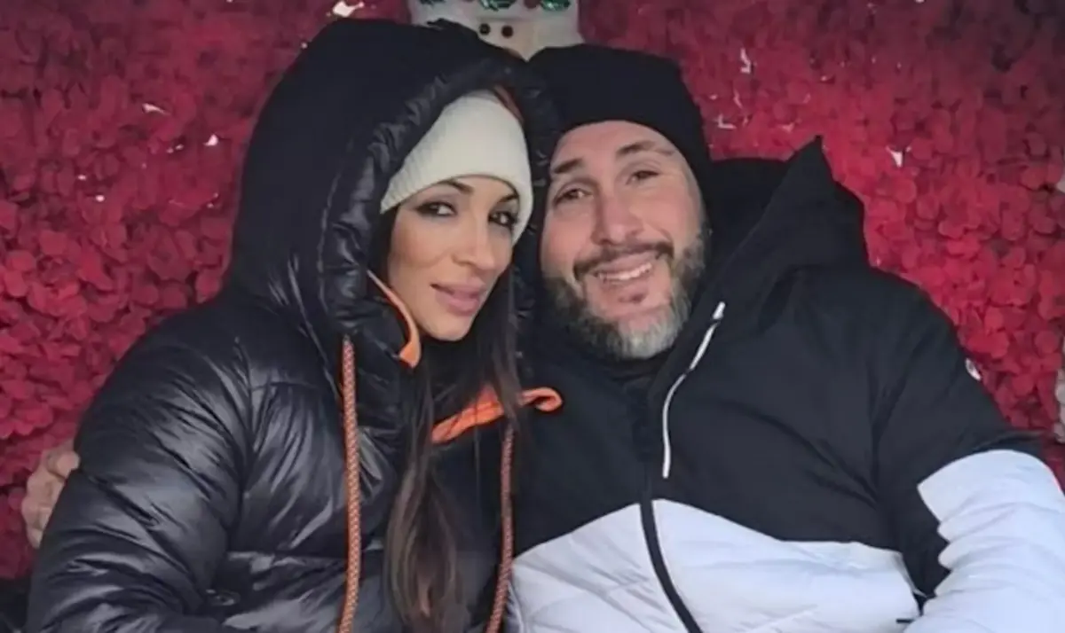 El motivo por el que Irene Rosales se ha ido de España con sus hijas: "Mucho amor" Kiko Rivera con su novia, Lola García. (Foto: Instagram)