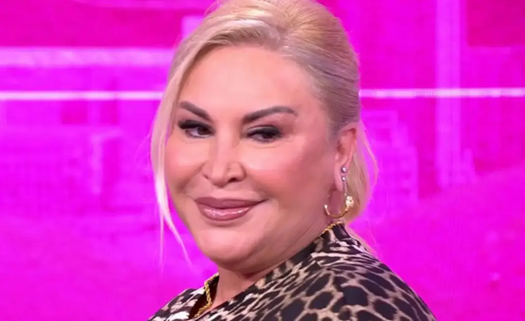 Raquel Mosquera con el rostro serio. (Foto: Telecinco)