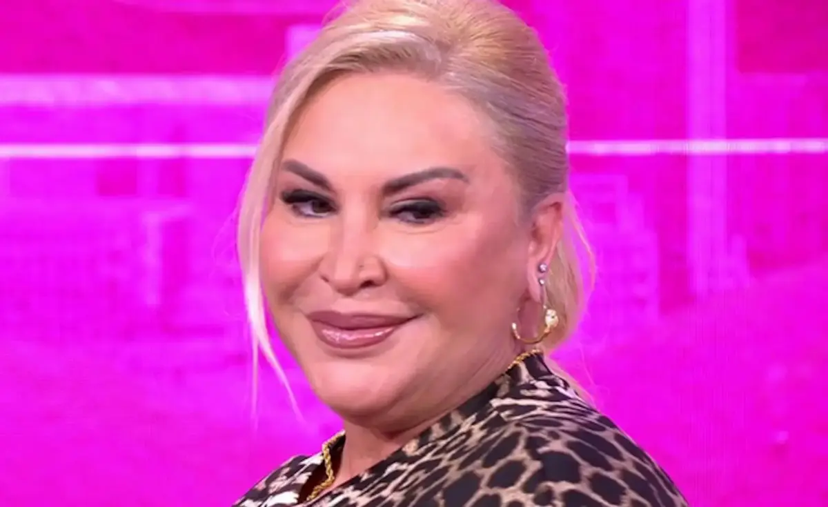 Raquel Mosquera con el rostro serio. (Foto: Telecinco)