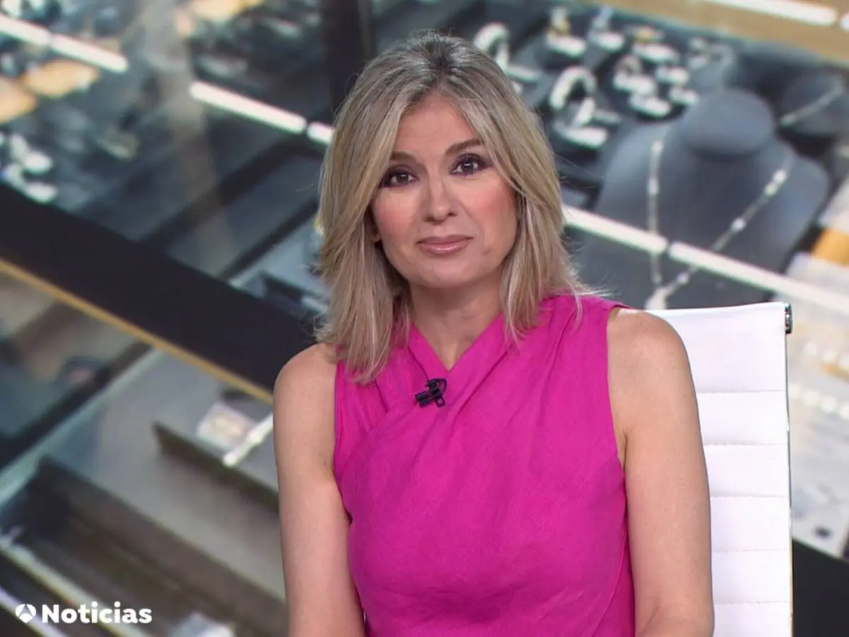 Sandra Golpe en su programa. (Foto: YouTube)