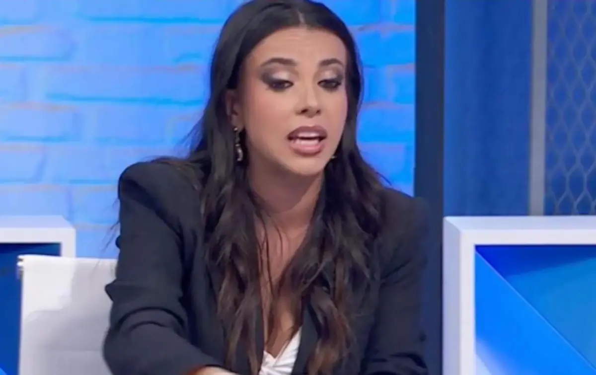 Sarah Santaolalla en su programa. (Foto: YouTube)