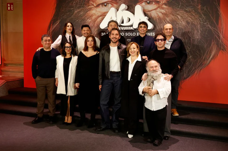 Este es el motivo por el que Miren Ibarguren captó todas las miradas en la presentación de 'Aída y vuelta' El reparto de la película 'Aida y vuelta' - Fuente: Europa Press