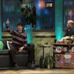 Javier Ambrossi en su solitaria visita a La Revuelta - Fuente: RTVE