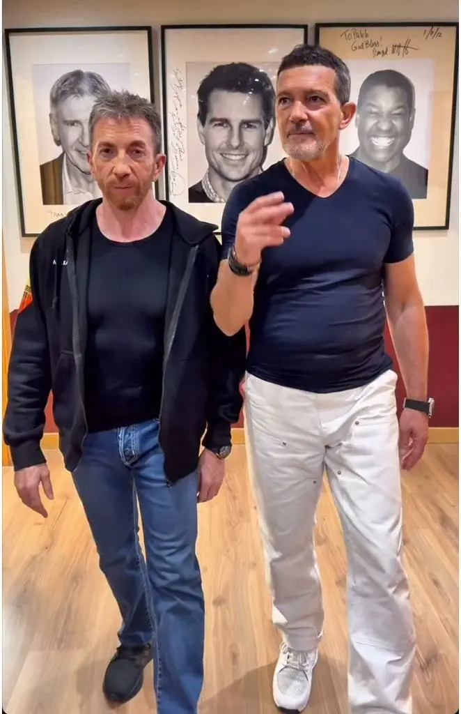 Antonio Banderas bailando junto a Pablo Motos - Fuente: @El_Hormiguero