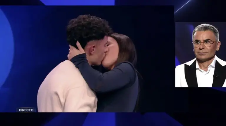 El beso de Mara y Juanpi al verse en la casa de GH Dúo - Fuente: Telecinco