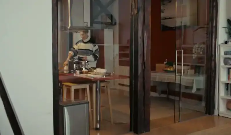 Así es el precioso ático en el que vive Alba Flores en el centro de Madrid: conoce todos los detalles La cocina del ático De Alba Flores - Fuente: La Sexta