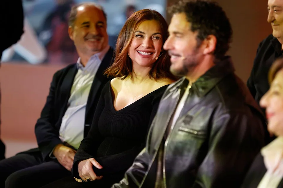 Este es el motivo por el que Miren Ibarguren captó todas las miradas en la presentación de 'Aída y vuelta' Miren Ibarguren junto a Paco León en la presentación de su nueva película - Fuente: Europa Press