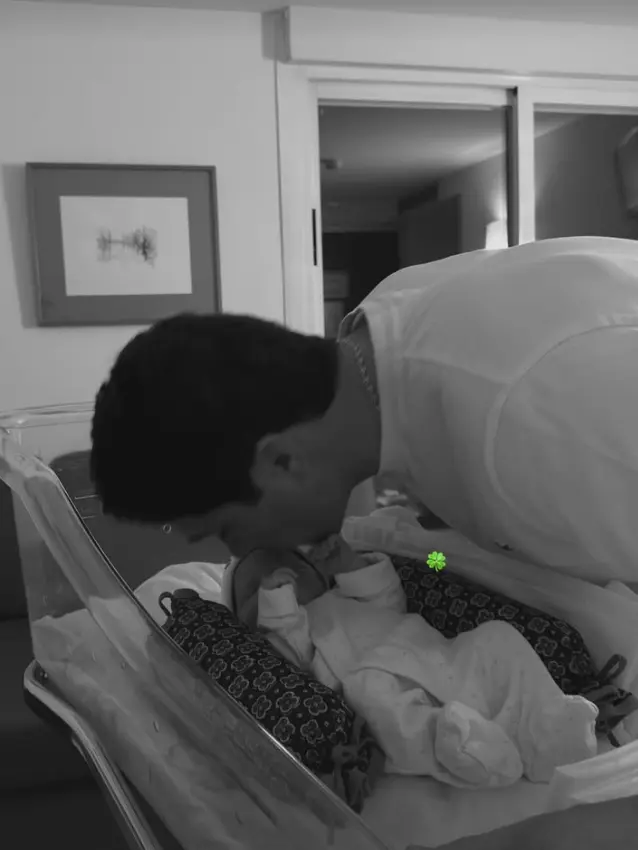 María Pombo presume de familia numerosa: su tercera hija ya está en casa Pablo Castellano comparte las primeras imágenes con su tercera hija | Fuente: @mariapombo