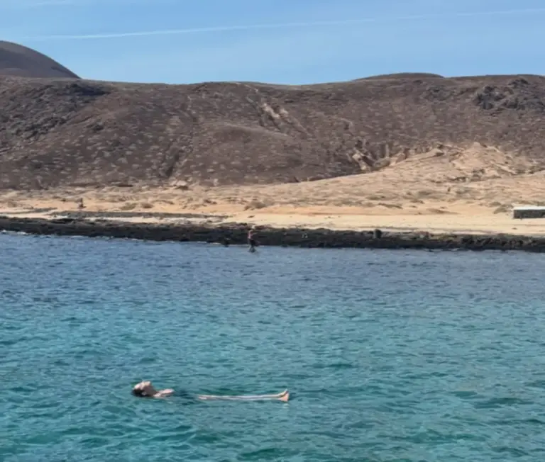 Última hora: Sara Carbonero, hospitalizada de urgencia en Lanzarote donde pasaba unos días de vacaciones