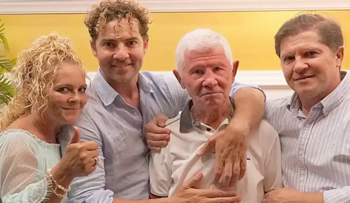 El triste mensaje de David Bisbal tras la muerte de su padre: "Mi corazón" David Bisbal con su familia. (Foto: Instagram)