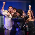Los concursantes de GH Dúo celebrando la salvación de Sandra Barrios - Fuente: Telecinco