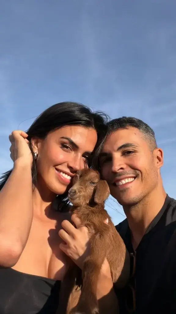 Sofía Suescun y Kiko Jiménez sorprenden con estas declaraciones: "Hemos sido padres" Las tiernas imágenes que Sofia y Kiko compartieron con sus seguidores - Fuente: @sofiasuescun