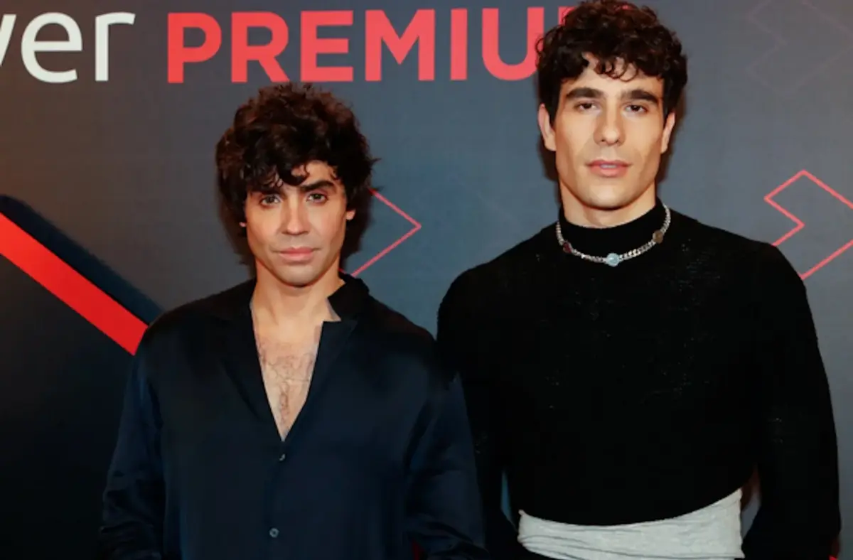 Los Javis dan una noticia sobre 'Paquita Salas' que hace temblar a media España Los Javis posando. (Foto: Instagram)