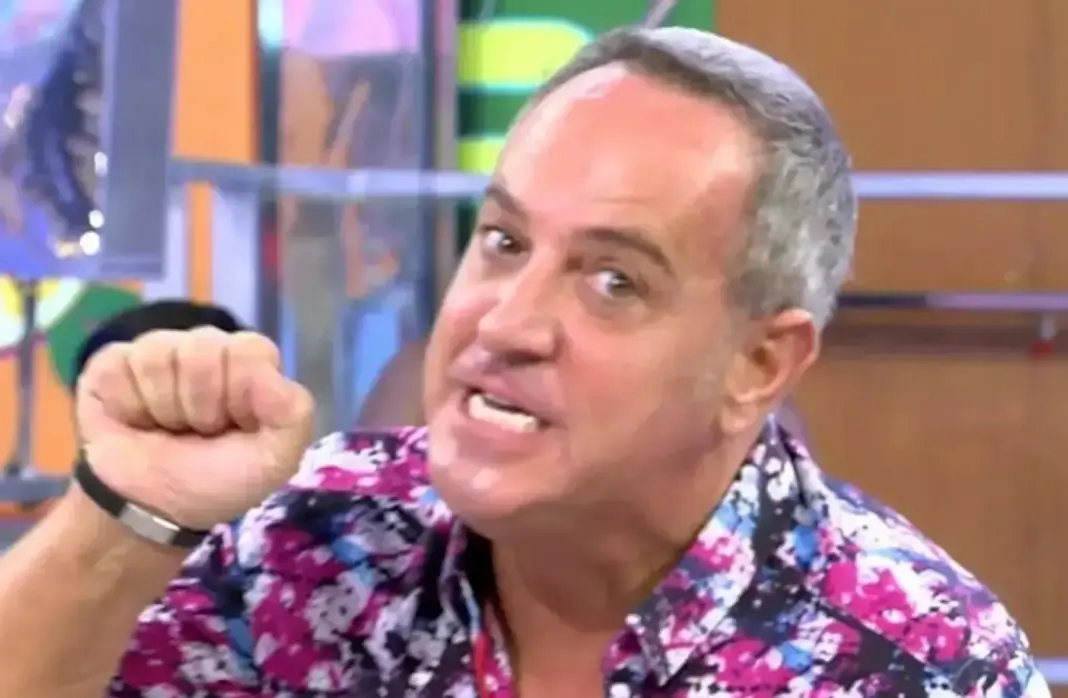 Víctor Sandoval en su programa. (Foto: YouTube)