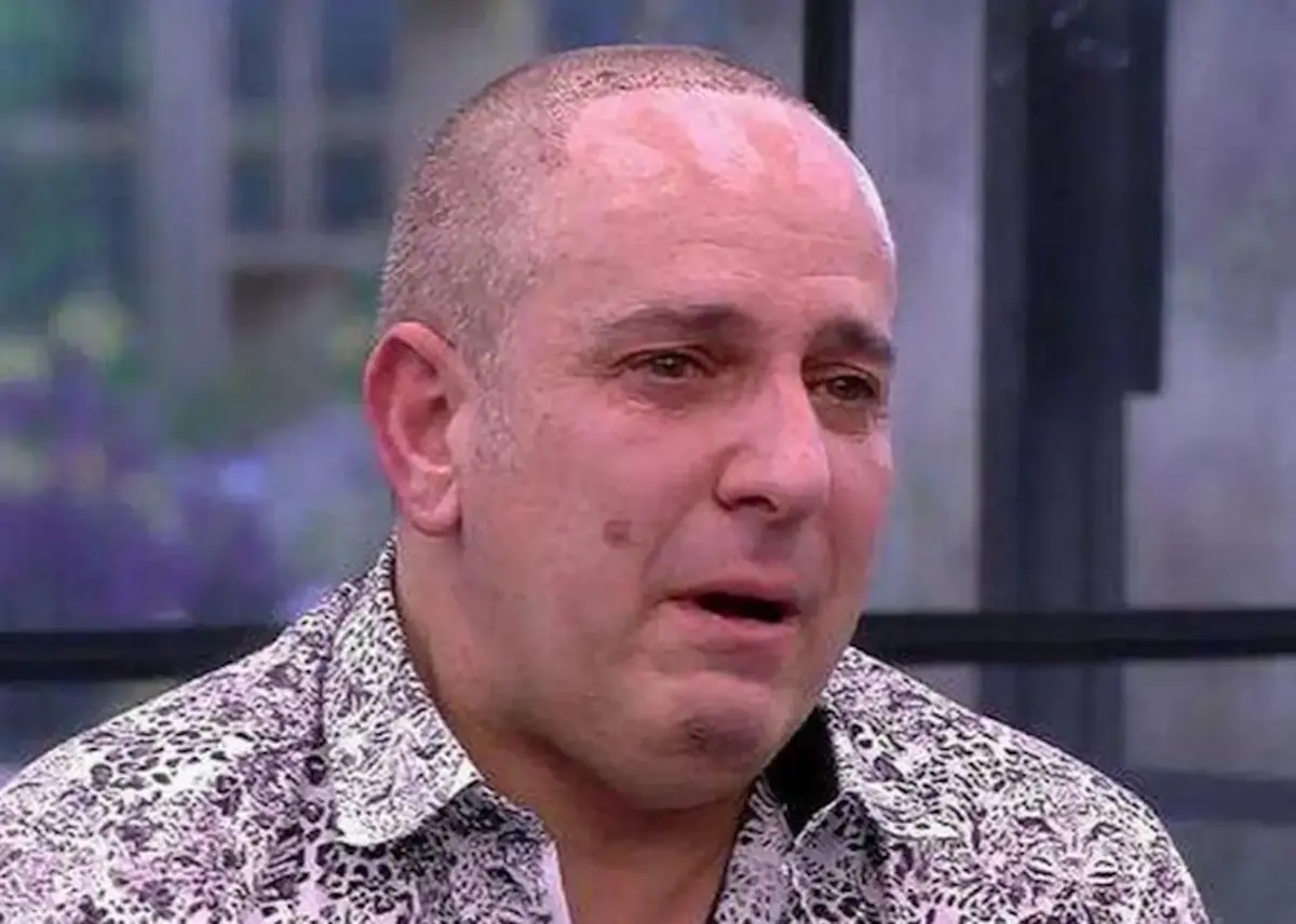 Víctor Sandoval se hunde y destapa sus problemas económicos: "Parece mentira" Víctor Sandoval en su programa. (Foto: YouTube)