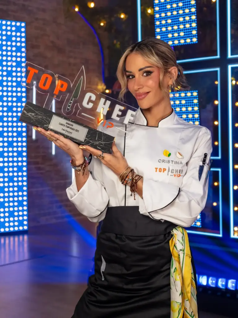 Así es la exitosa vida que disfruta en Miami Cristina Porta, la nueva pareja de Montoya Cristina Porta con su premio Top Chef - Fuente: @cristinaporta
