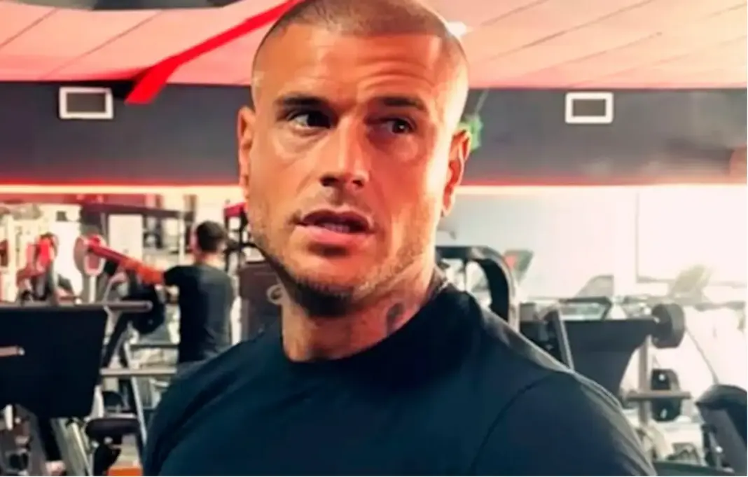 Adrián Rodríguez posando. (Foto: Instagram)