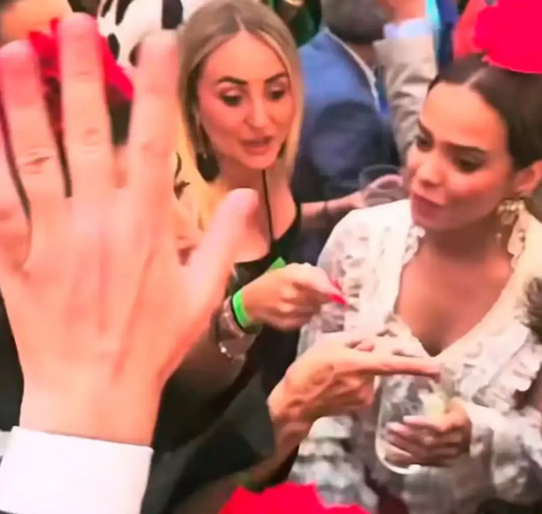 Gloria Camila tiene un descuido y destapa el secreto mejor guardado de Rocío Flores Gloria Camila y Rocío Flores en la Feria de Abril. (Foto: Instagram)