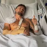 Dani Fernández compartió esta foto en el hospital tras ser operado. - Fuente: @danifdezmusic