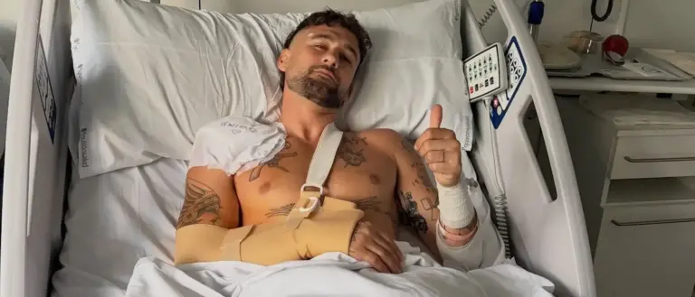 Dani Fernández operado de urgencia tras una aparatosa caída en su concierto de Valencia: “Es muy grave”