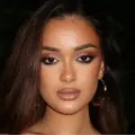 Julia Janeiro posando. (Foto: Instagram)